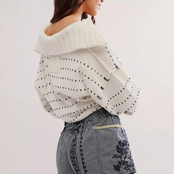 Free people flowers in my pocket indigo shorts - Picture 3 of 3